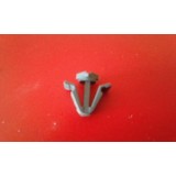 Nissan - Mola de fixação grelha principal