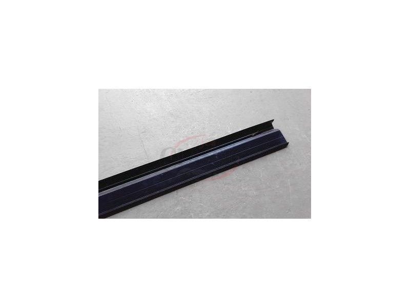 Mercedes-Benz W123 - Soleira da porta frente (Pousa-pés)