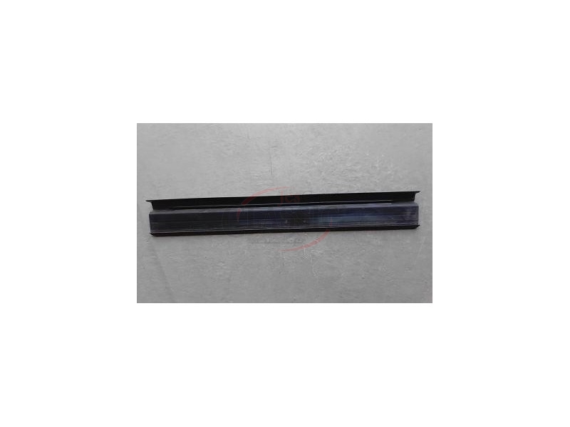 Mercedes-Benz W123 - Soleira da porta traseira (Pousa-pés)