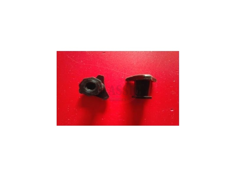 Renault 19 II  / Renault Super 5 - Porca de fixação farolim traseiro