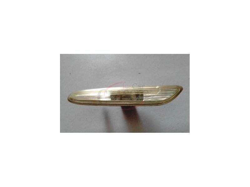 BMW Serie 5 E60 - Farolim lateral direito (FER)
