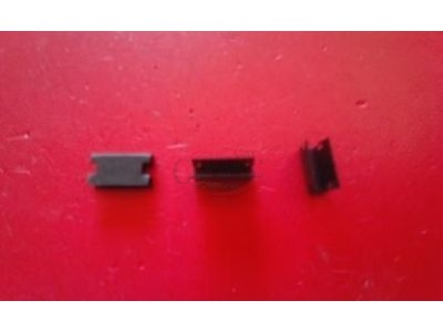 Peugeot 404 - Mola fixação para friso vidro porta