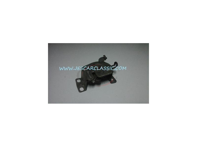 Nissan 100A - Mecanismo de fecho capot motor