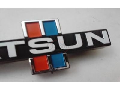 Nissan 720 Pick-up - Emblema principal