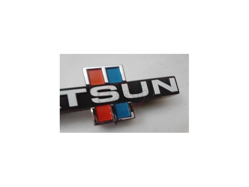 Nissan 720 Pick-up - Emblema principal