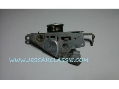 Nissan 100A - Mecanismo de fechadura porta esquerda