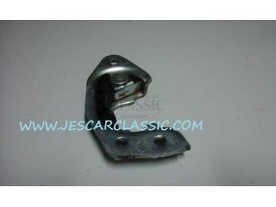 Nissan 100A - Batente de fechadura porta esquerda