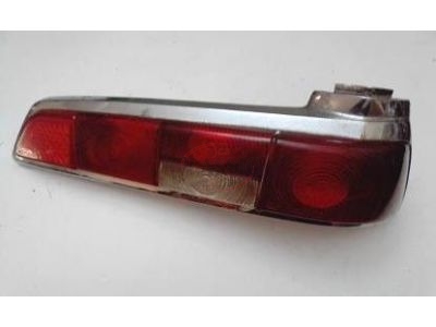 Mercedes-Benz W110 - Vidro de farolim traseiro direito