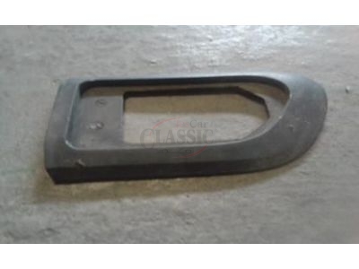 Toyota Avensis I - Friso embelezador do guarda lamas frente direito