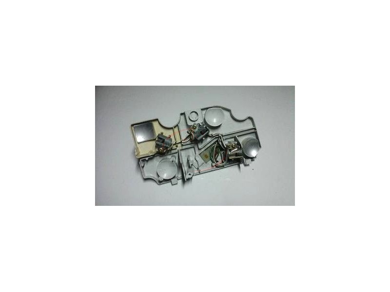 Toyota - Suporte de lâmpadas farolim traseiro direito (IKI)