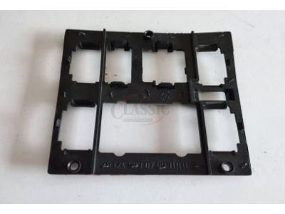 Mercedes-Benz W124 - Suporte de fixação dos interruptores de consola