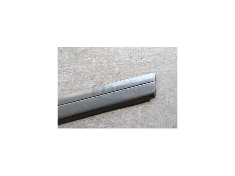 Mercedes-Benz W201 190 - Friso embelezador inferior da porta traseira esquerda