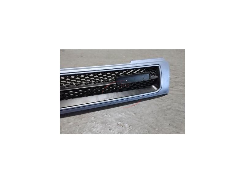 Mazda 323 III BF - Grelha principal