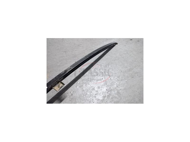 Peugeot 205 / Peugeot 309 - Calha de prumo guia do vidro porta traseira esquerda