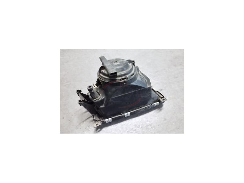 Audi 100 C3 - Farol principal esquerdo H4 (BOSCH)