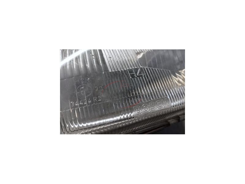 Audi 100 C3 - Farol principal esquerdo H4 (BOSCH)