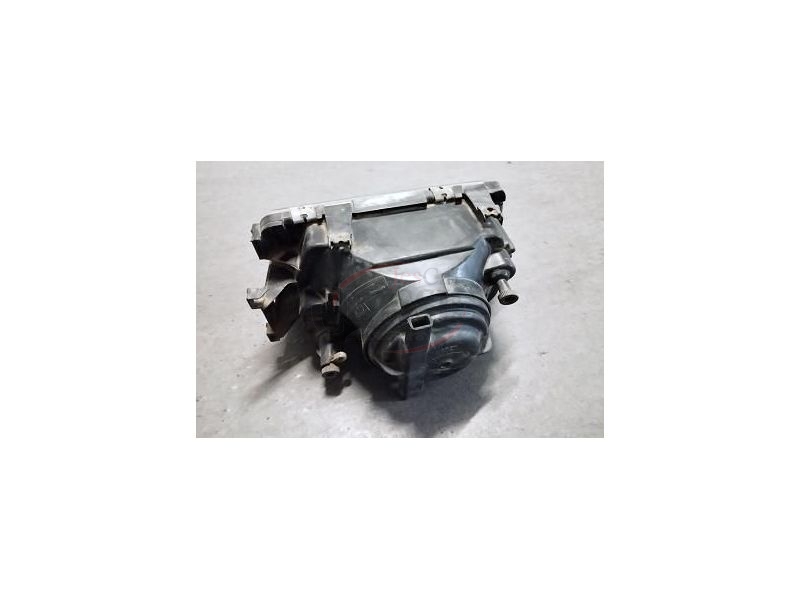Audi 100 C3 - Farol principal esquerdo H4 (BOSCH)