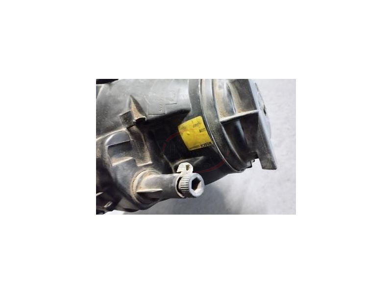 Audi 100 C3 - Farol principal esquerdo H4 (BOSCH)