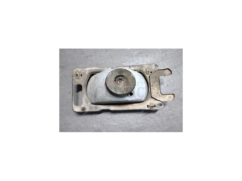 VW Jetta I - Farol principal direito H4 (HELLA)