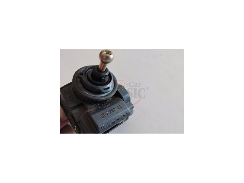 Mitsubishi L200 - Afinador corrector de farol eléctrico (HELLA)