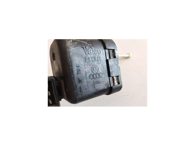 Audi A4 B5 / Seat Ibiza 6K1 - Afinador corrector de farol principal elétrico (VALEO)