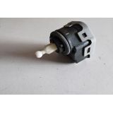 Skoda Fabia I - Afinador corrector de farol principal eléctrico