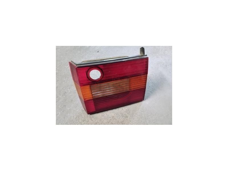 VW Passat B4 Variant - Farolim tras direito interior (HELLA)