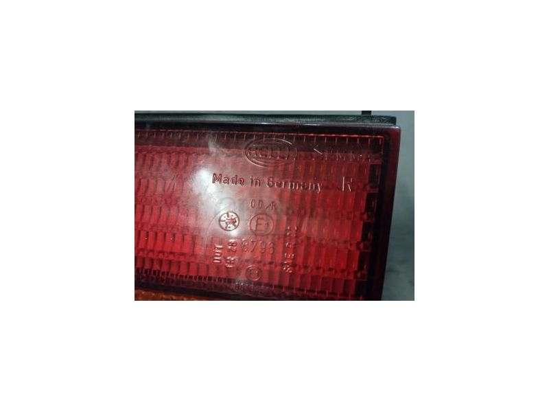 VW Passat B4 Variant - Farolim tras direito interior (HELLA)