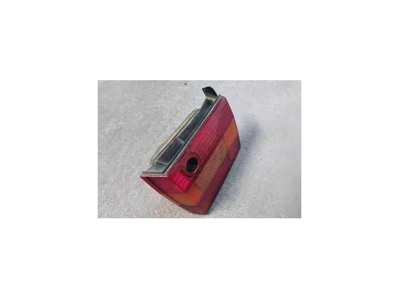 VW Passat B4 Variant - Farolim tras direito interior (HELLA)