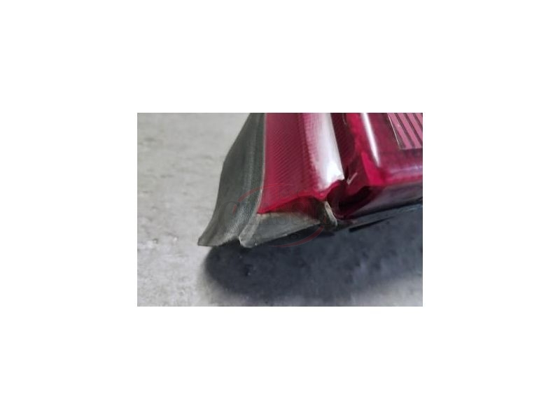 Peugeot 106 I - Farolim traseiro direito (VALEO)