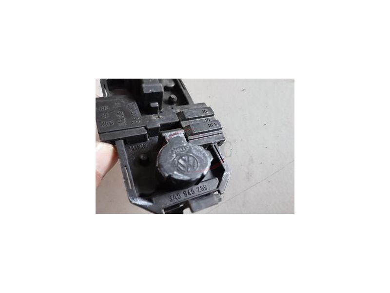 VW Passat B4 Variant - Suporte de lâmpadas farolim tras direito interior (HELLA)