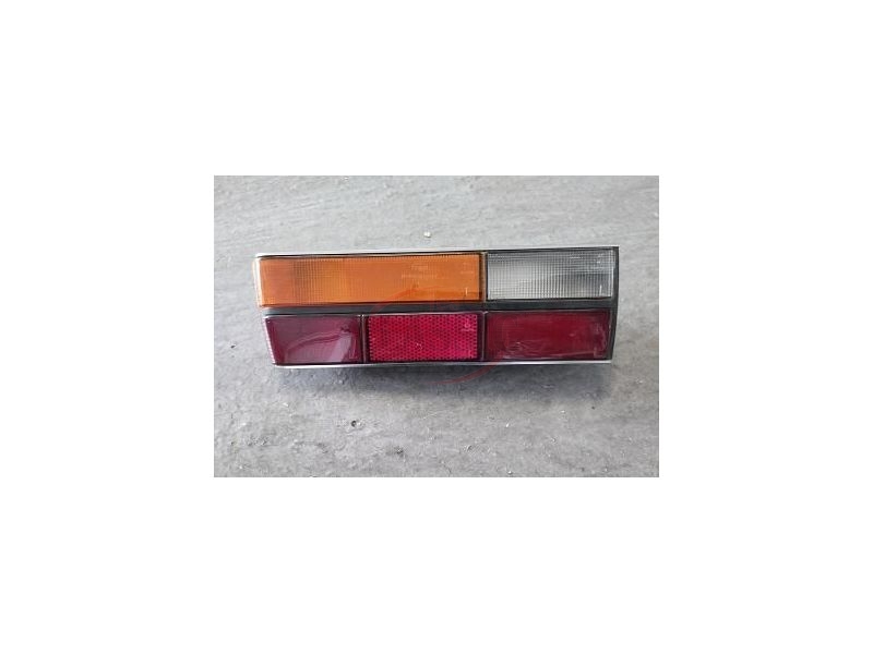Audi 100 C2 - Farolim traseiro esquerdo (HELLA)