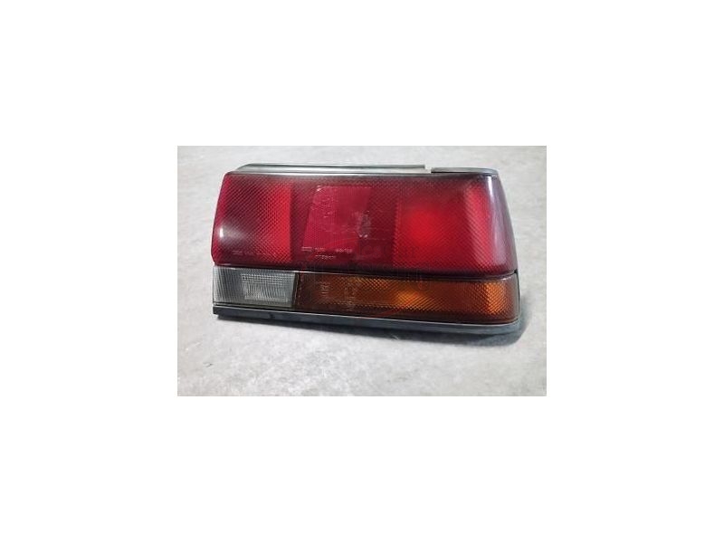 Nissan Sunny III N13 - Farolim traseiro direito (IKI)