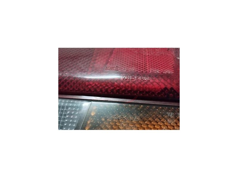 Nissan Sunny III N13 - Farolim traseiro direito (IKI)
