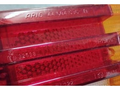 Mercedes-Benz W115 /8 - Vidro Farolim traseiro direito (ARIC)