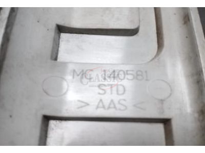 Mitsubishi Canter FE531 / Mitsubishi Canter FE659 - Emblema frente