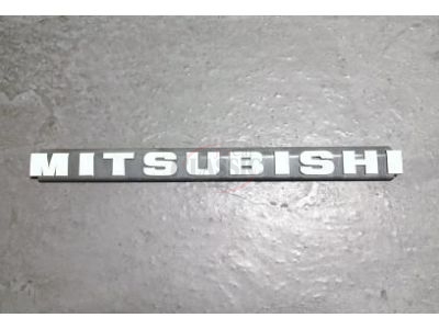 Mitsubishi Canter FE531 / Mitsubishi Canter FE659 - Emblema frente