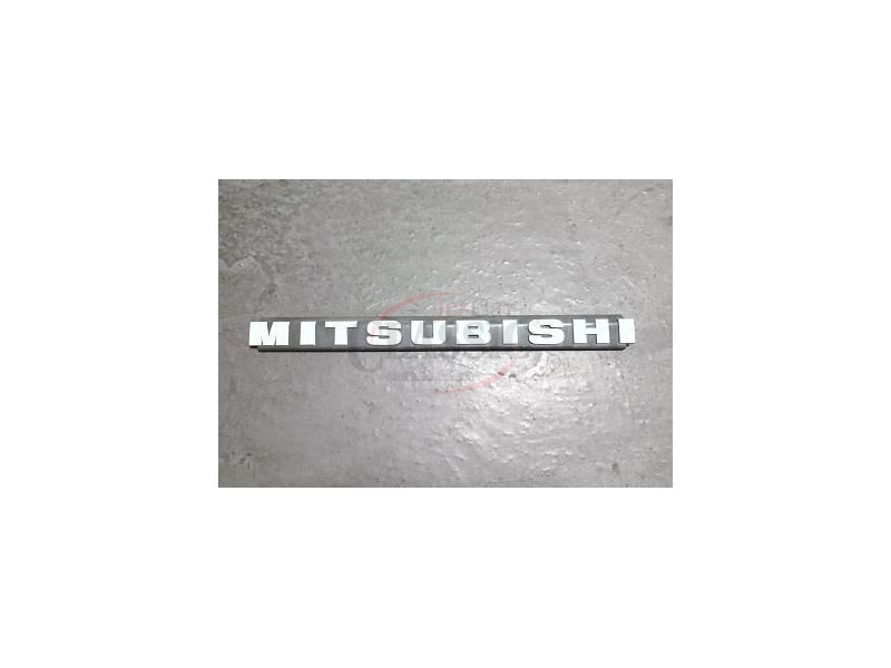 Mitsubishi Canter FE531 / Mitsubishi Canter FE659 - Emblema frente