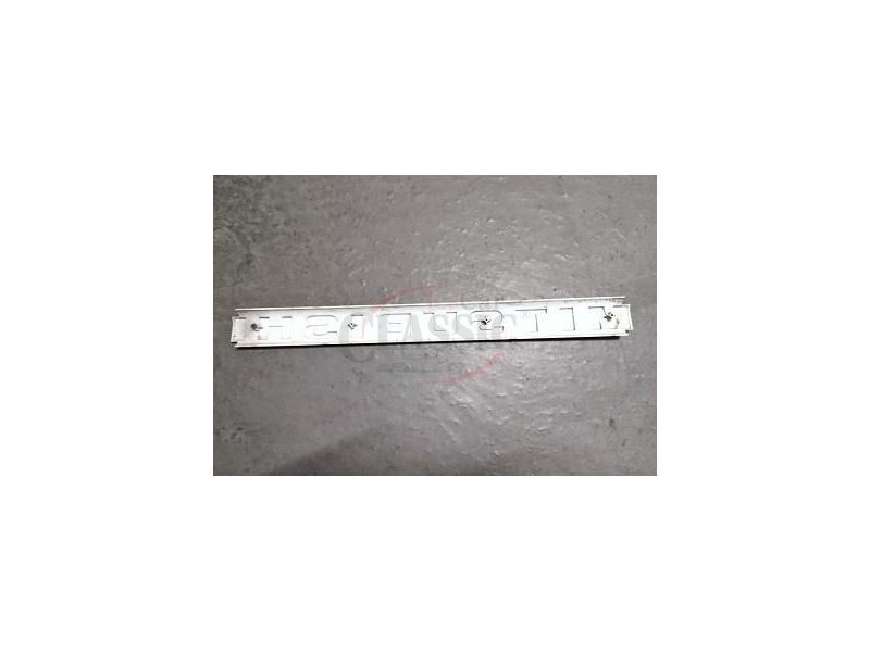 Mitsubishi Canter FE531 / Mitsubishi Canter FE659 - Emblema frente