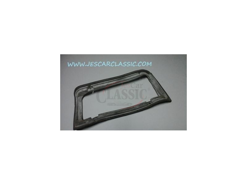 Mercedes-Benz W115 /8 - Junta de borracha de vedação do farolim tras direito (2ª Série)