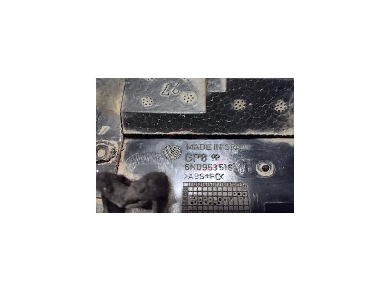 VW Caddy II / VW Polo III - Resguardo de coluna direcção (inferior)