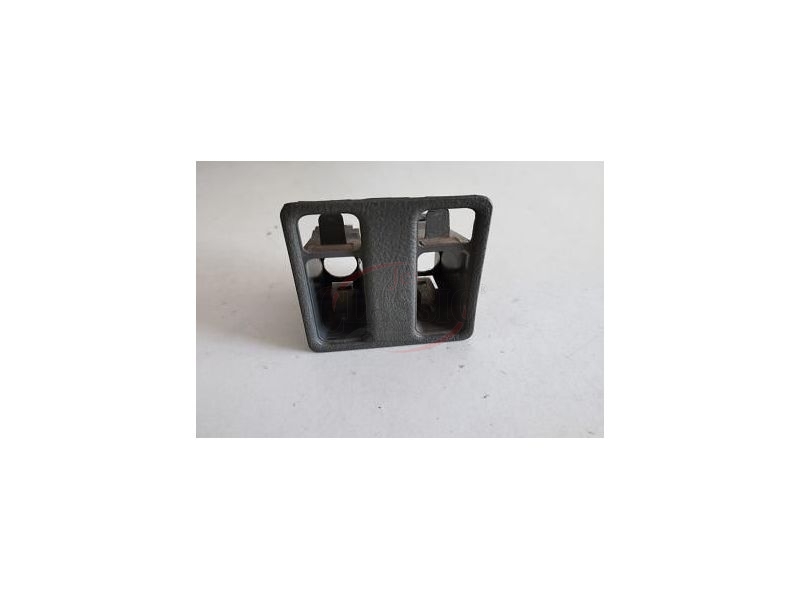 Opel Corsa A - Suporte de fixação para interruptores luzes nevoeiro