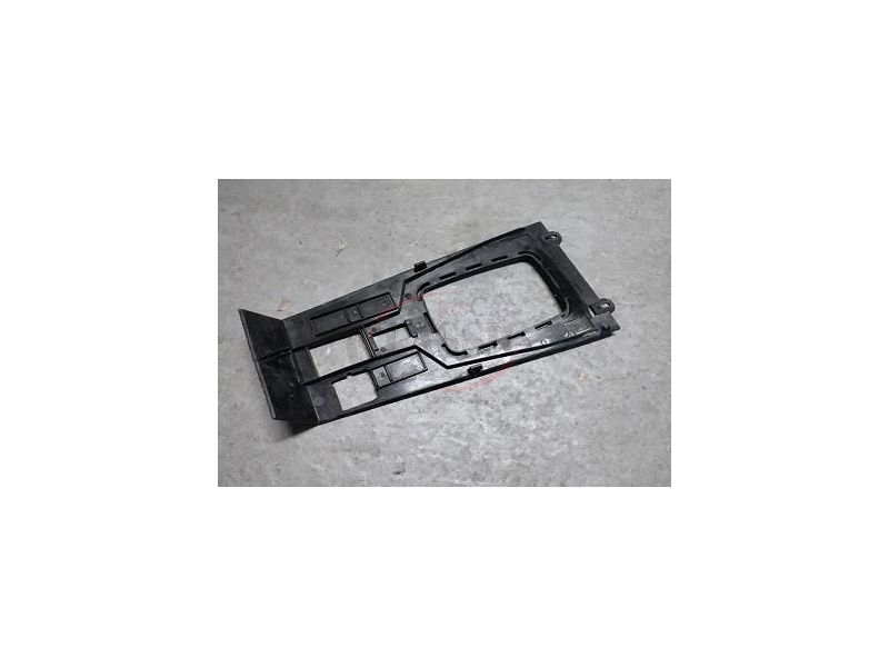 Mercedes-Benz W123 - Guarnição da consola central e alavanca