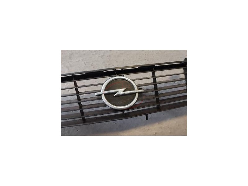 Opel Ascona C - Grelha principal (PRETA)