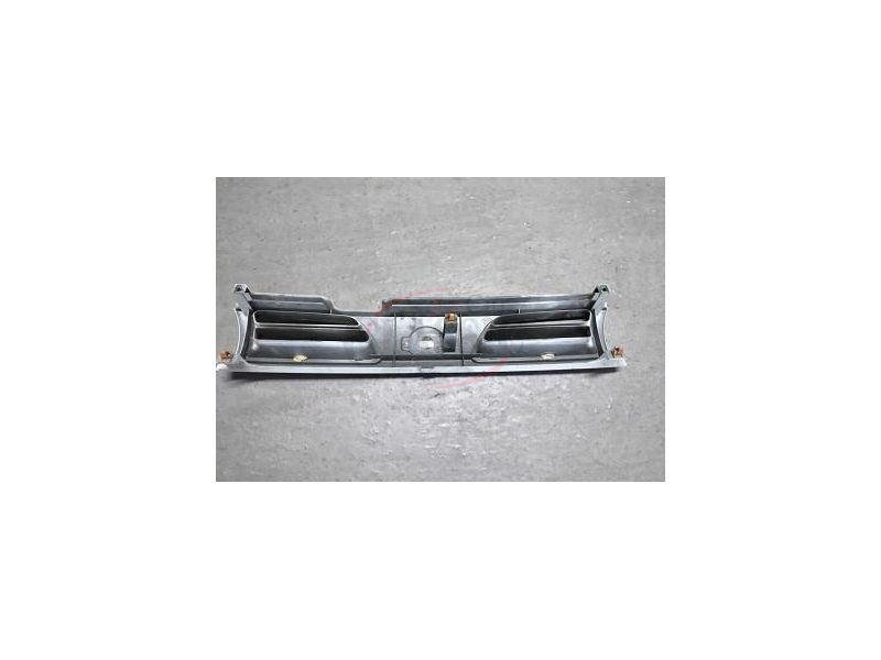 Nissan Primera P10 - Grelha principal (Fase II)