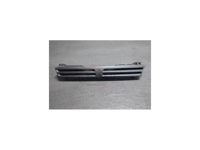 Nissan Sunny N13 - Grelha principal