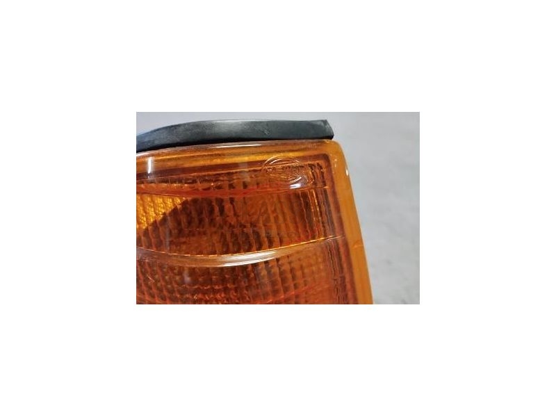 Mercedes-Benz 190 W201 - Farolim frente direito (HELLA)