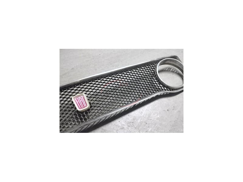 Fiat 128 Rally - Grelha principal