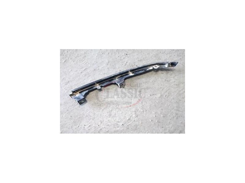 Nissan Primera P10 - Friso inferior farol direito