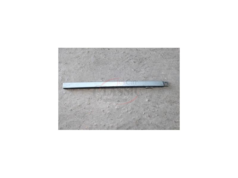 Mercedes-Benz W201 190 - Friso farol inferior direito